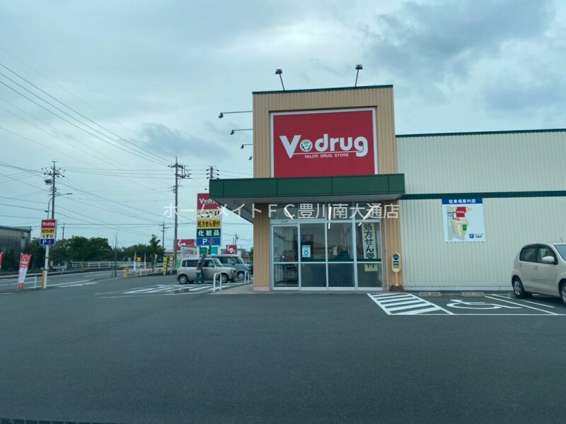 ドラックストア　Ｖドラッグ豊川南店（ドラッグストア）まで414m