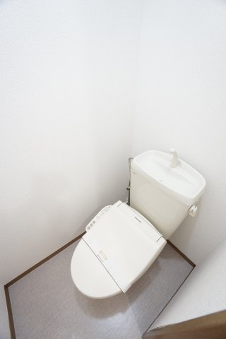 トイレ　※同物件、反転タイプの写真になります（実際は温水洗浄便座はあ
