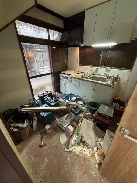 地下鉄谷町線 出戸駅 徒歩13分 3階建 築49年の居間写真