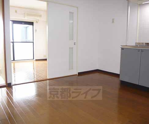 梅津罧原町三木氏貸家の居間写真