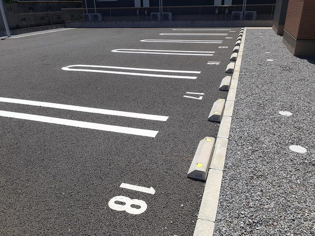 駐車場　駐車場があるので、車を買う予定の方も安心です