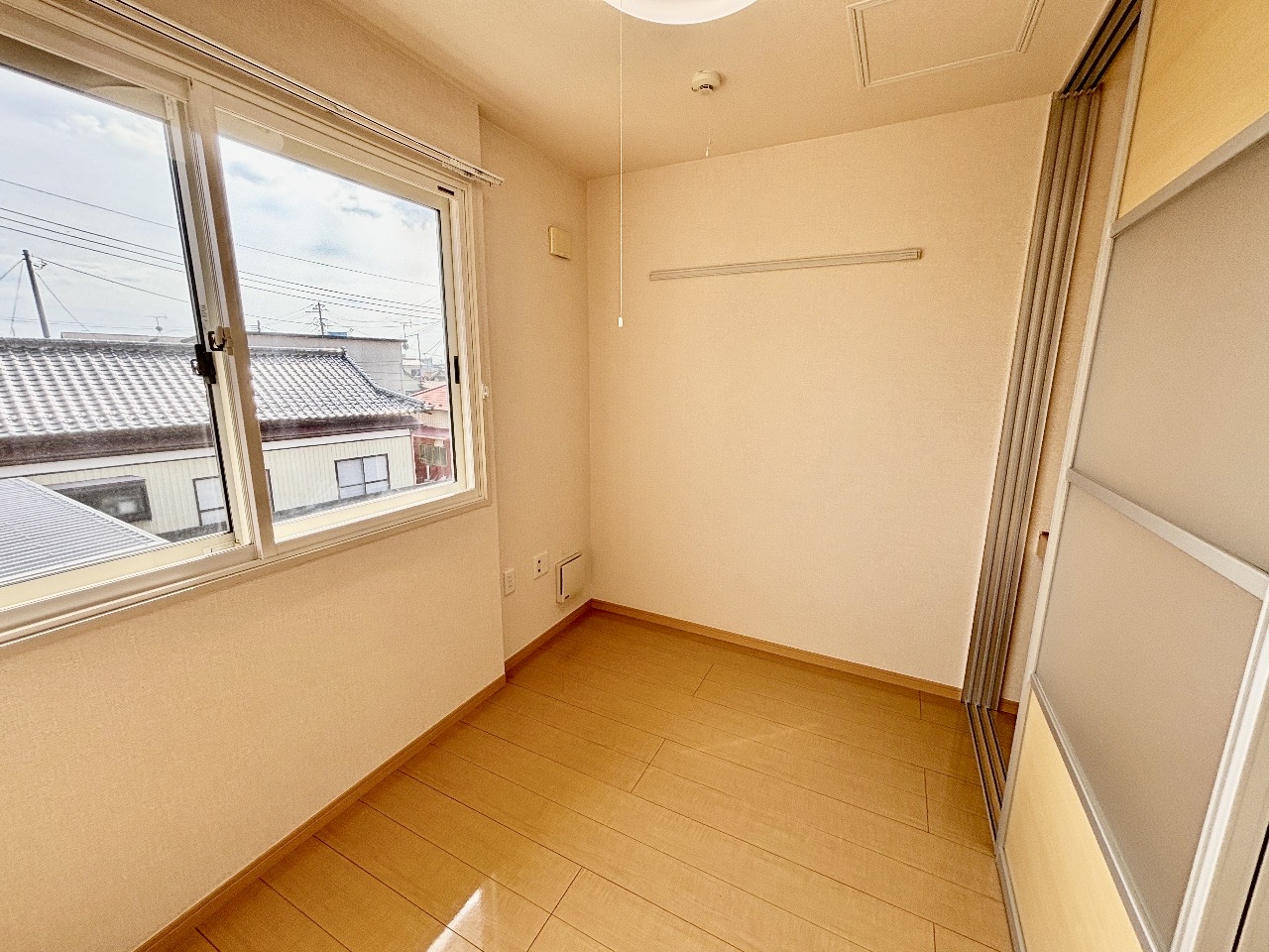 その他部屋・スペース　洋室部分・収納を備えた機能的なお部屋です♪
