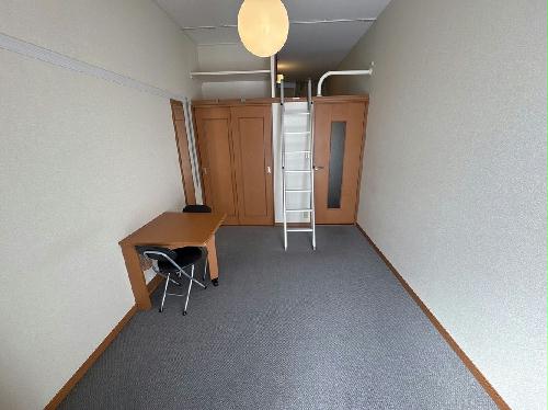 レオパレスTMYの居間写真