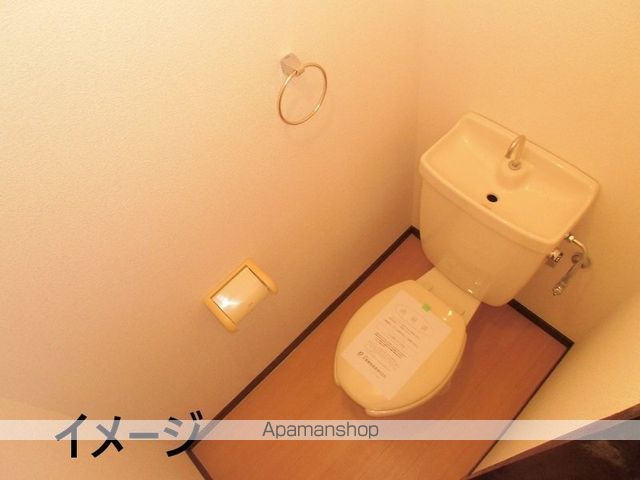 東海道新幹線 新富士駅 徒歩14分 2階建 築39年のトイレ写真