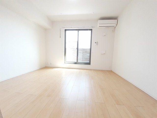 ルミエール中坪の居間写真