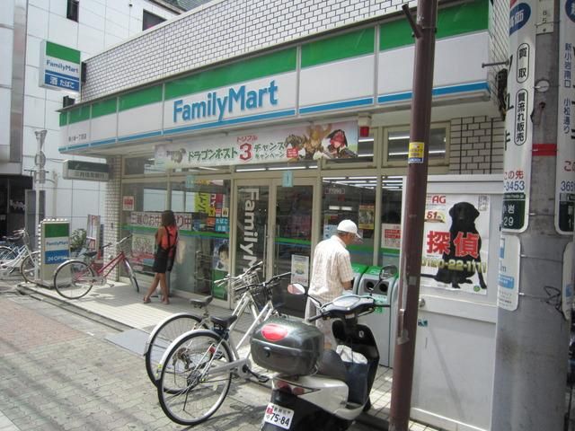 コンビニ　ファミリーマート（コンビニ）まで92m