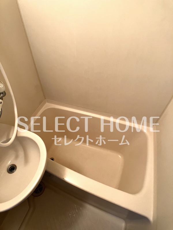 バス・シャワールーム　コンパクトで使いやすいお風呂です
