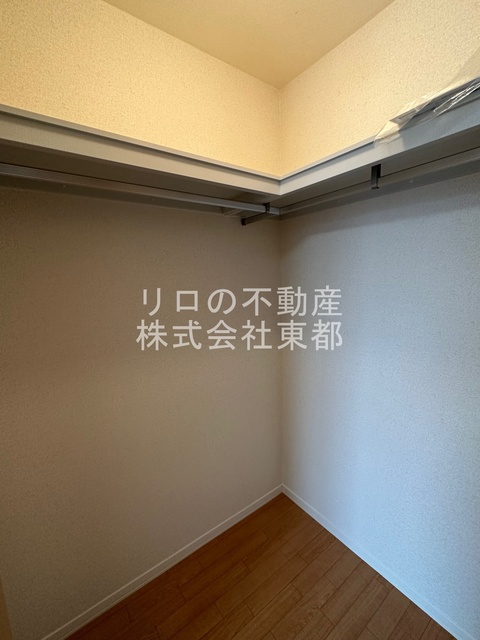 収納　ウォークインクローゼット収納！室内を広くご活用いただけます