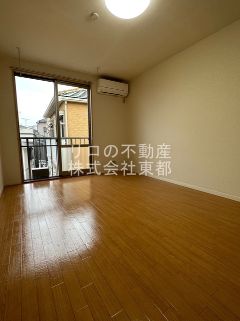 居室・リビング　南西向きで日当たり良好なお部屋！暖かな日差しが入ります♪