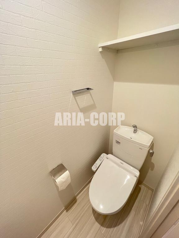 地下鉄御堂筋線 東三国駅 徒歩12分 3階建 築6年のトイレ写真