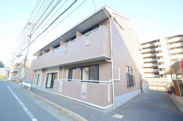 コンビニ　セブンイレブン中野東店（コンビニ）まで106m