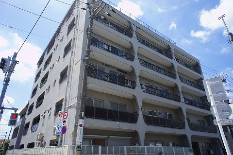 世田谷区成城のマンションの建物外観