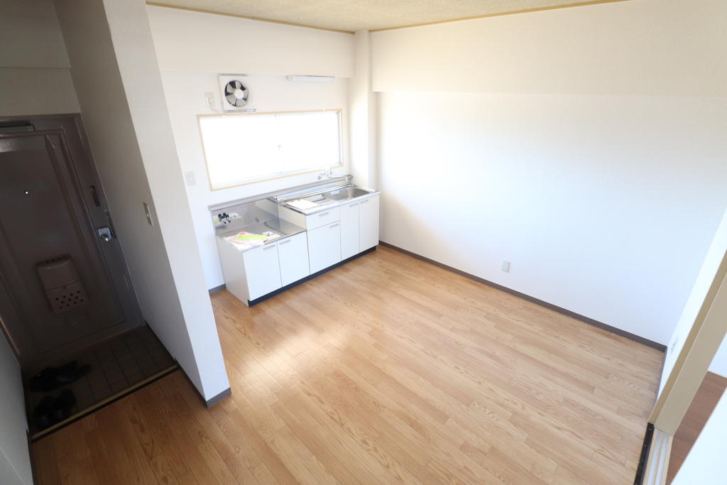 玄関　玄関とDKです！