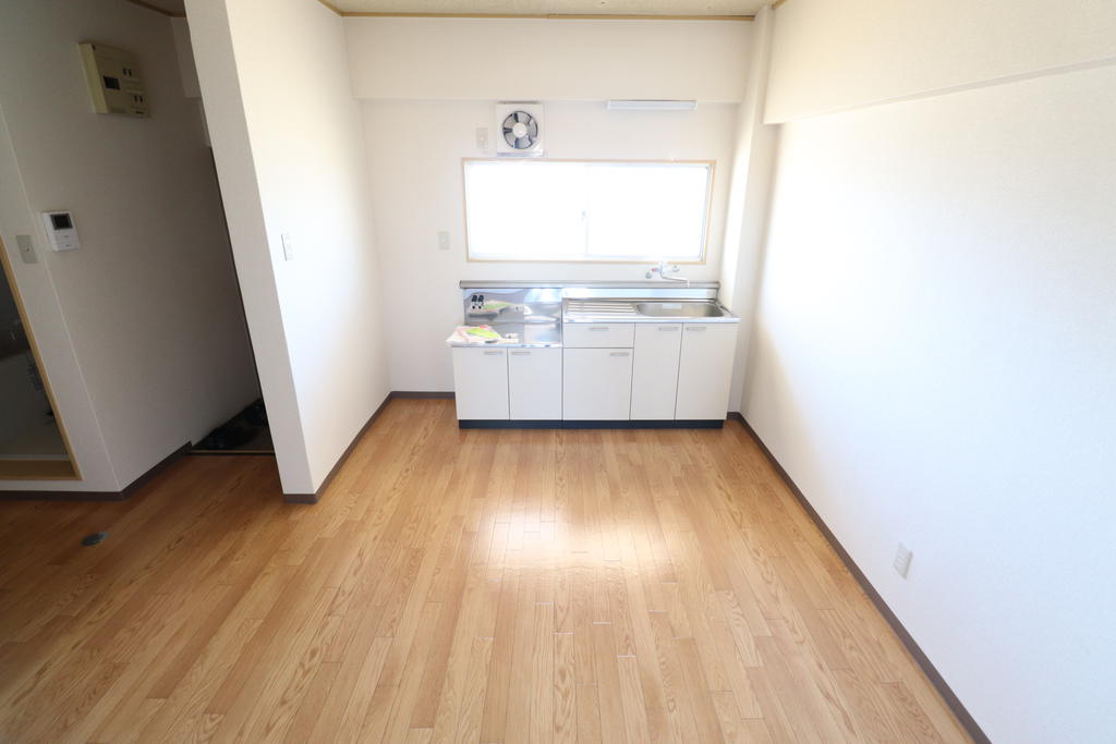 居室・リビング　DKの別角度です！