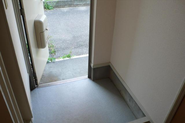 玄関　※同タイプ部屋の写真です。