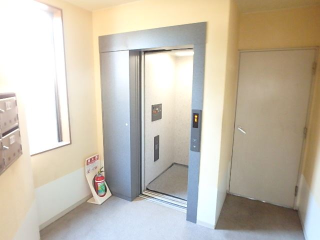 その他　エレベーターです
