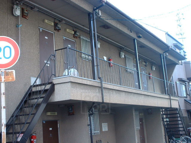 茨木市寺田町のアパートの建物外観