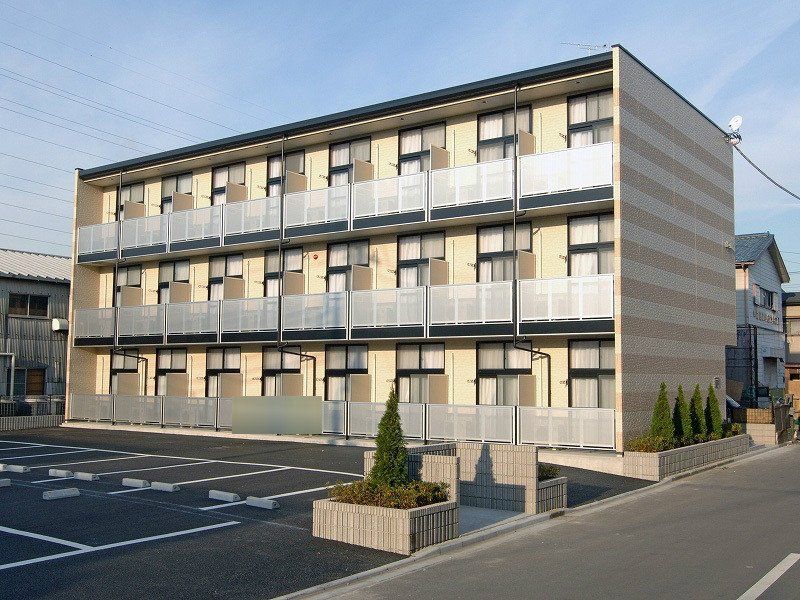 川口市八幡木のマンションの建物外観