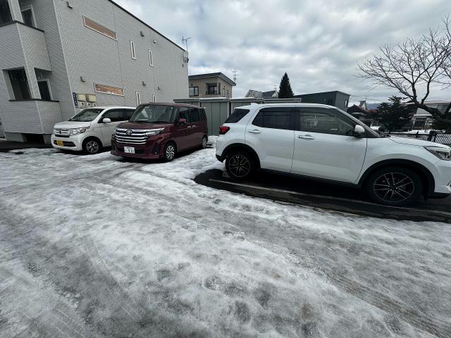 【北斗市本郷のアパートの駐車場】