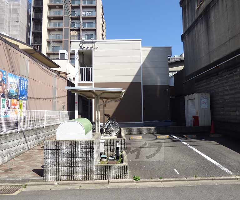 レオパレス花屋町の建物外観