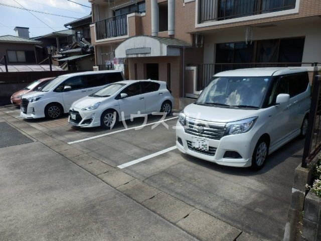 【名古屋市緑区若田のマンションの駐車場】