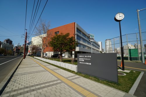 【札幌市中央区南七条西のマンションの小学校】