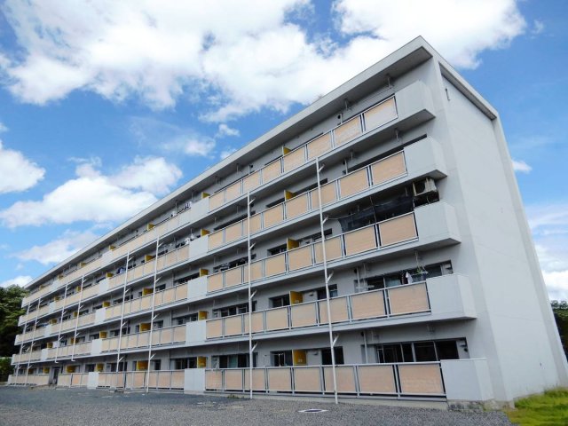 勝田郡勝央町勝間田のマンションの建物外観