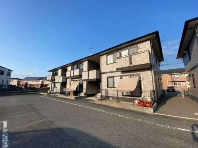 【勝田郡勝央町岡のアパートの建物外観】