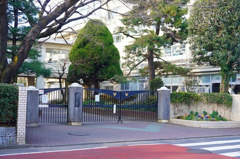 中学校　開進第一中学校（中学校）まで884m