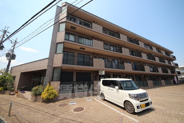 奈良市学園北のマンションの建物外観