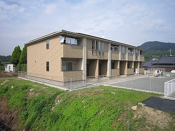 江田島市能美町鹿川のアパートの建物外観