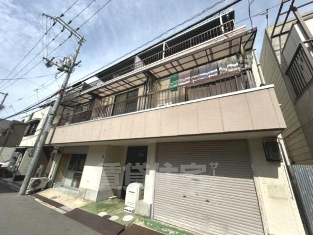 岡本マンションの建物外観