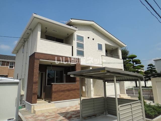 【新居浜市松原町のアパートの建物外観】