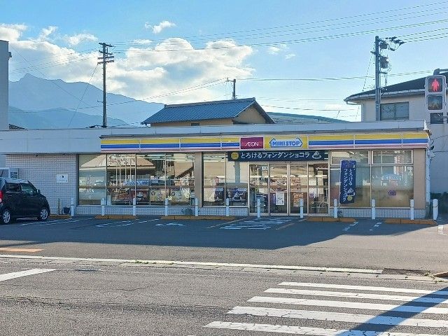 【新居浜市松原町のアパートのコンビニ】