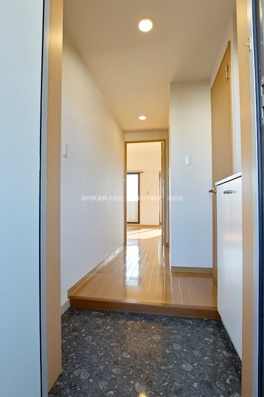 玄関　退去前のお部屋のため、前回募集時の画像となります。実際と異な