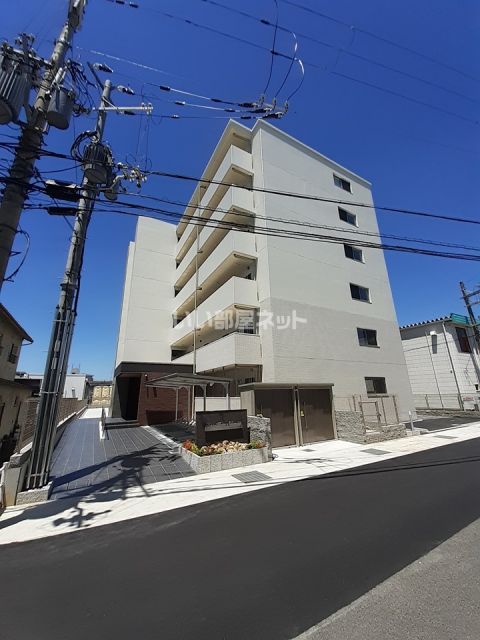 【橿原市葛本町のマンションの建物外観】