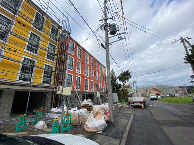 札幌市厚別区厚別西一条のマンションの建物外観