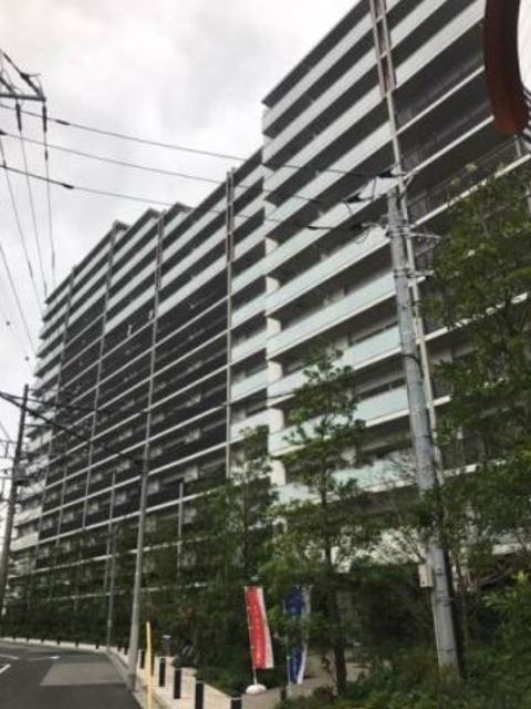 足立区新田のマンションの建物外観