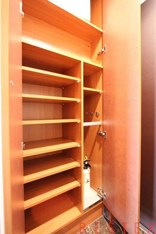 玄関　※別部屋の参考写真です。