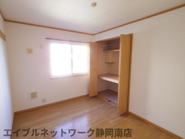 その他部屋・スペース　落ち着いた色調の洋室です