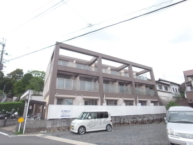 京都市西京区山田上ノ町のマンションの建物外観