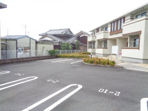 【甲賀市甲南町寺庄のアパートの駐車場】