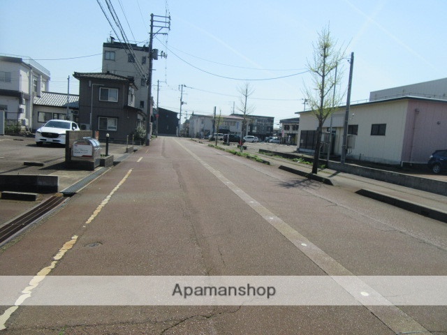 その他　前面道路（その他）まで0m