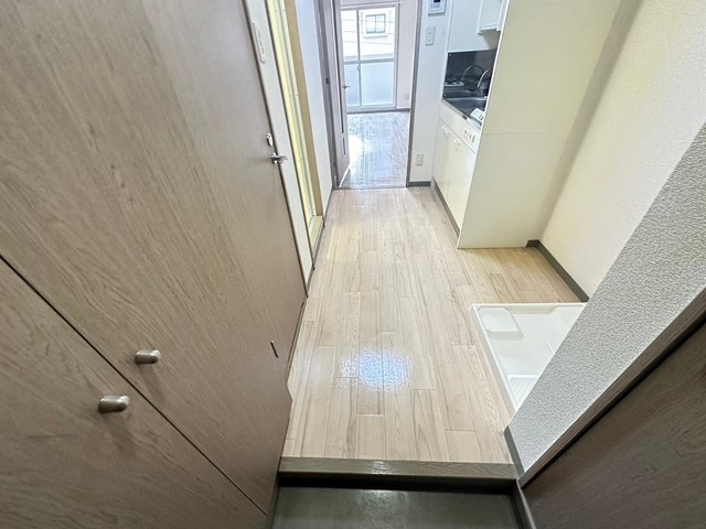 玄関　※他部屋の写真です。現況優先。