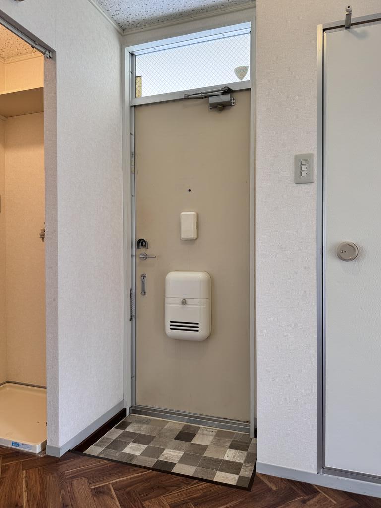 玄関　※現況を優先とします。