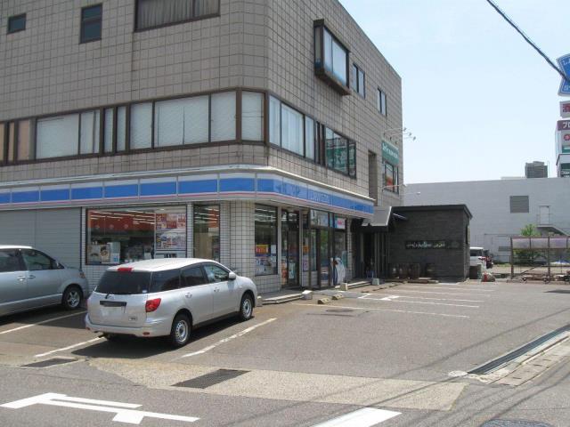 コンビニ　ローソン（コンビニ）まで897m