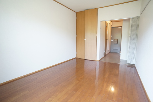 その他部屋・スペース　室内はフローリングで雰囲気のいい内装です！