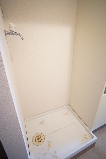 その他　雨の日でもお洗濯ができて安心の室内洗濯機置場付です！