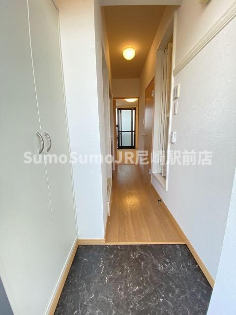 玄関　収納もある玄関です