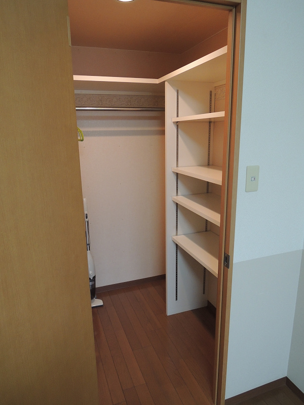 収納　収納充実ウォークインクローゼット付き